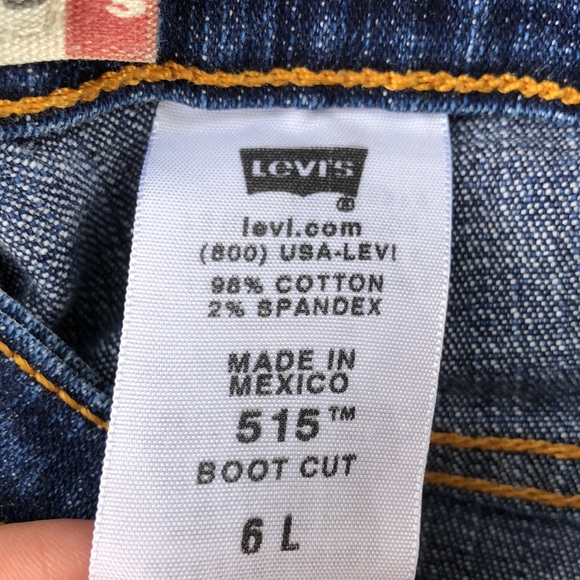 Like new! - LEVI’S 515 Boot Cut Denim Jeans w/Raw Edge Hemline - Picture 3 of 10